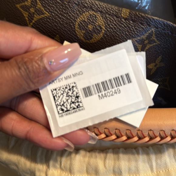 Authentic Louis Vuitton Artsy MM - Picture 14 of 14